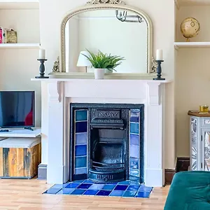 The Groves - Quaint Victorian - Free Parking Holiday home York